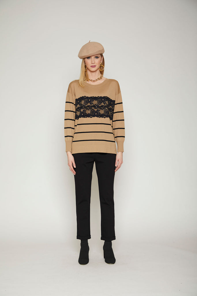 Maglia in pura lana rigata con pizzo e strass
