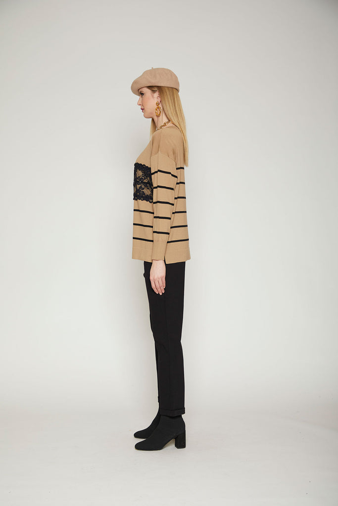 Maglia in pura lana rigata con pizzo e strass