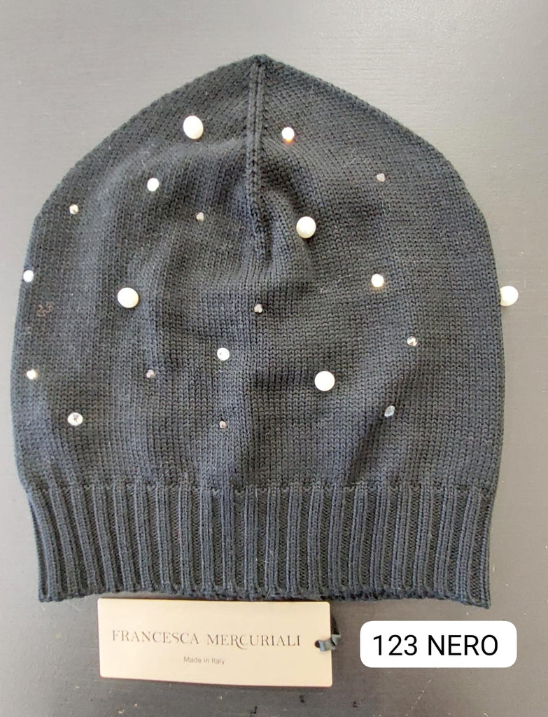 Berretta in pura lana con strass e perle