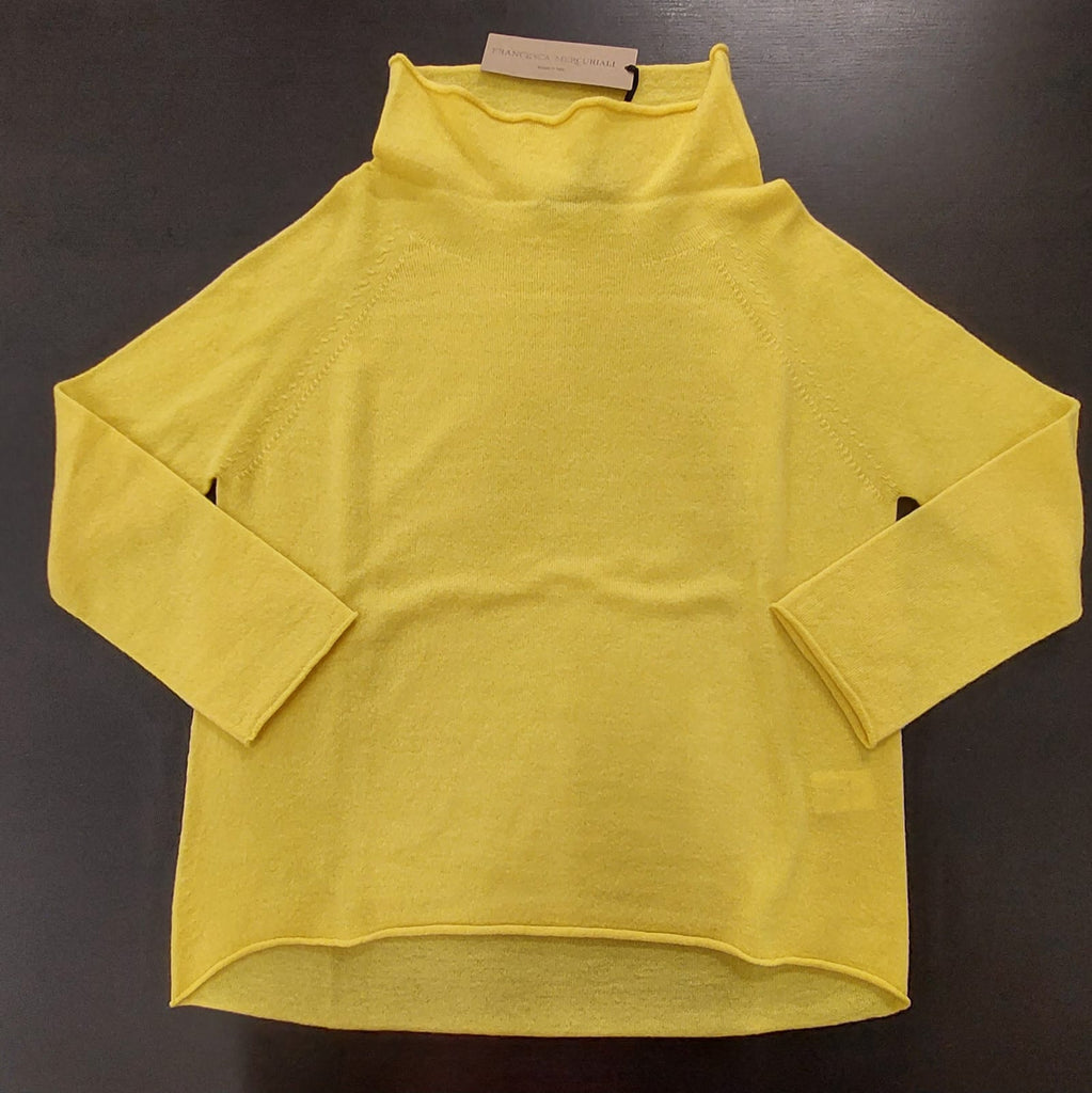 Maglia in filato lana e cashmere con borchie oro