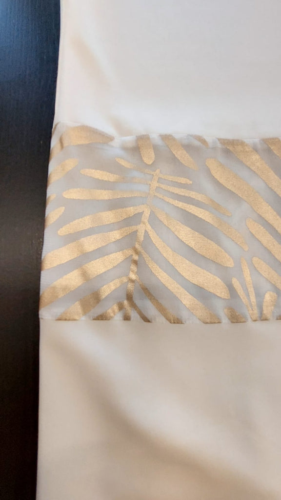 Completo in viscosa con inserti in tulle stampa oro
